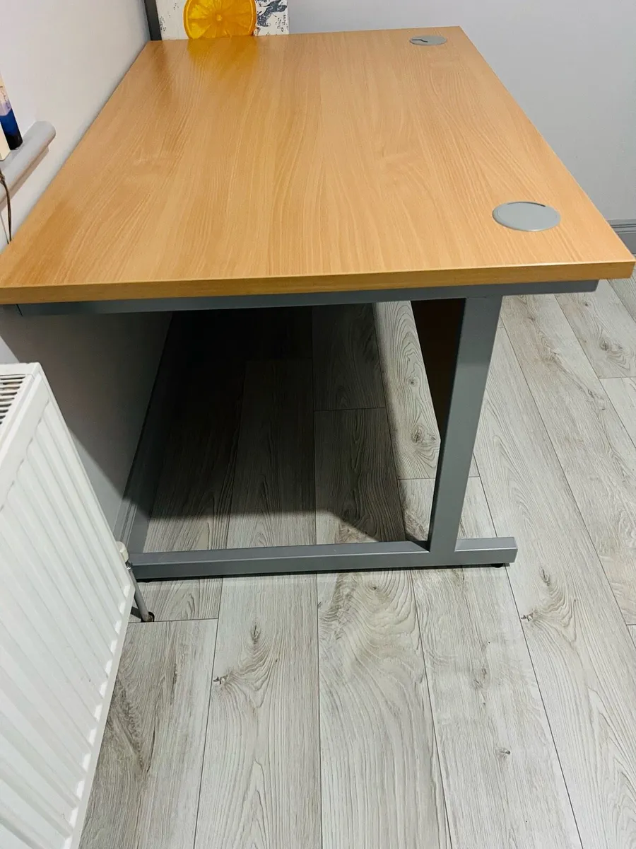 Office work desk - Image 2