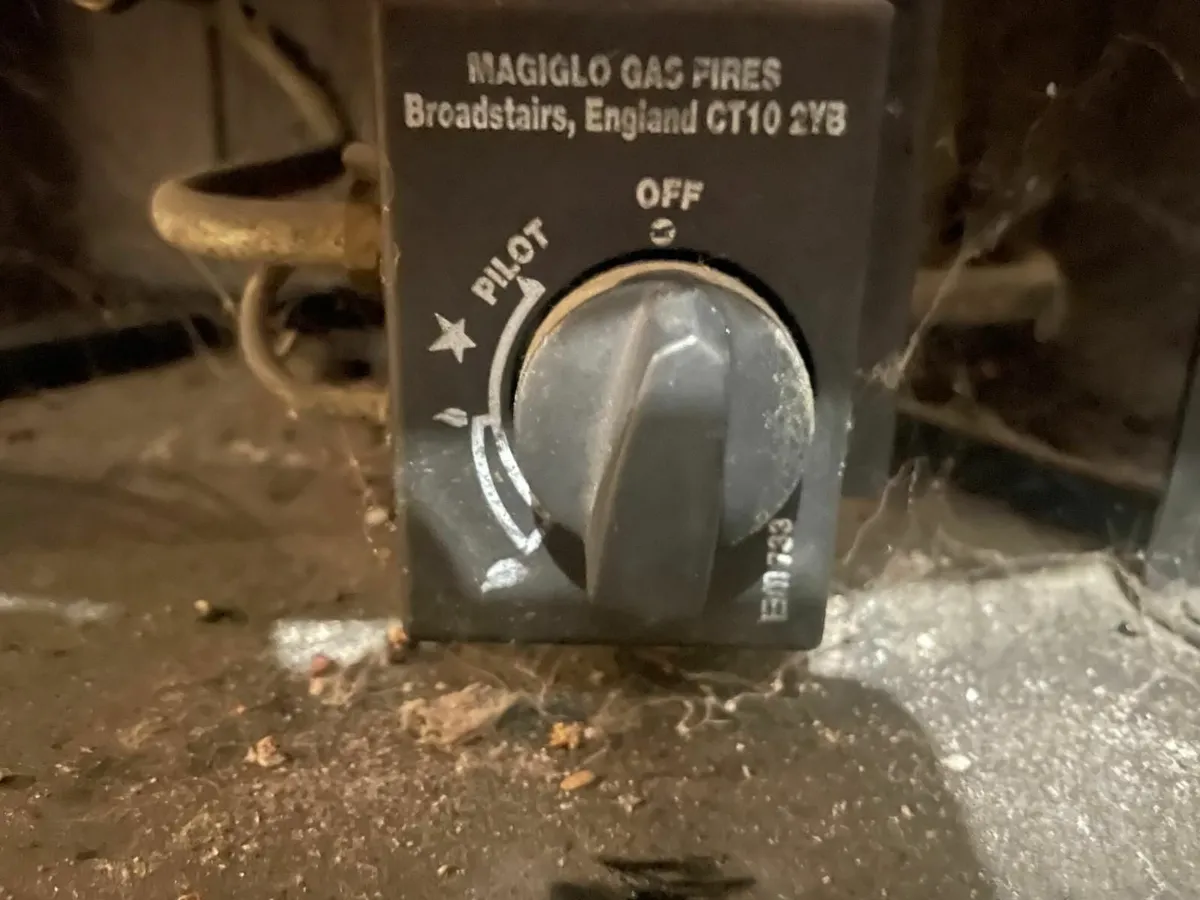 Fireplace with Gas Fire, Magiglo Brand - Image 2