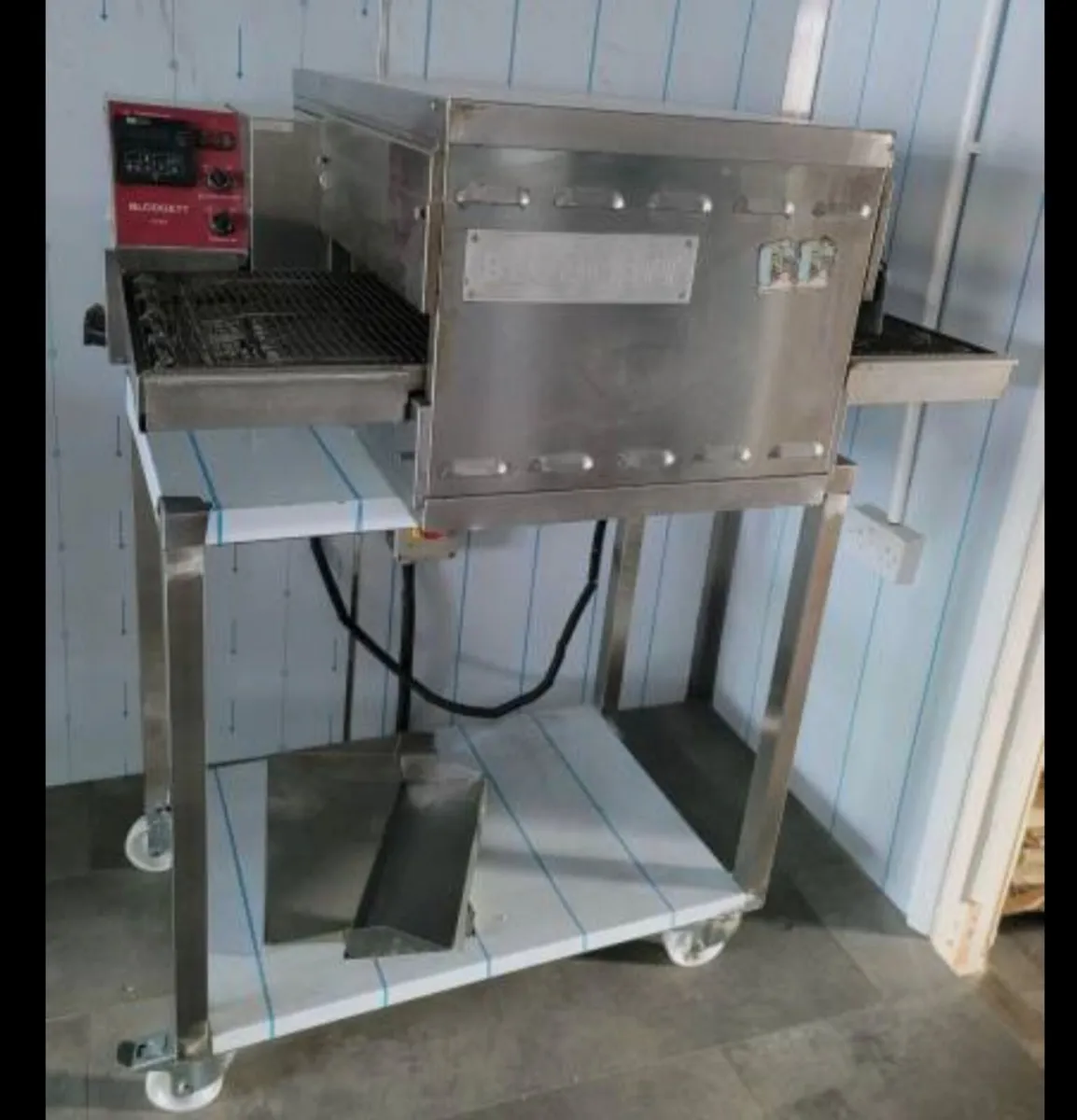 Pizza oven perfect for catering truck or shop - Image 1