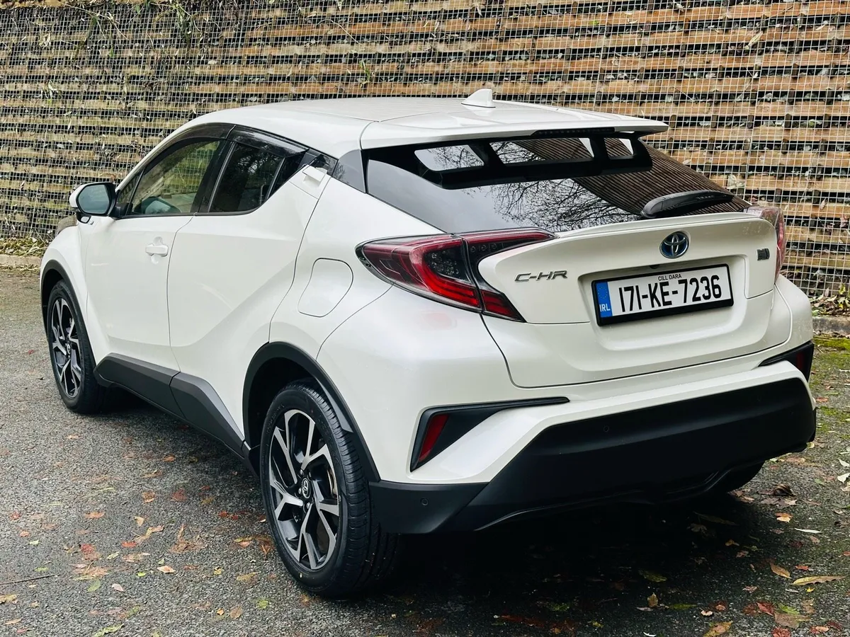**HIGH SPEC** 171 Toyota CHR 1.8 HYBRID - Image 4