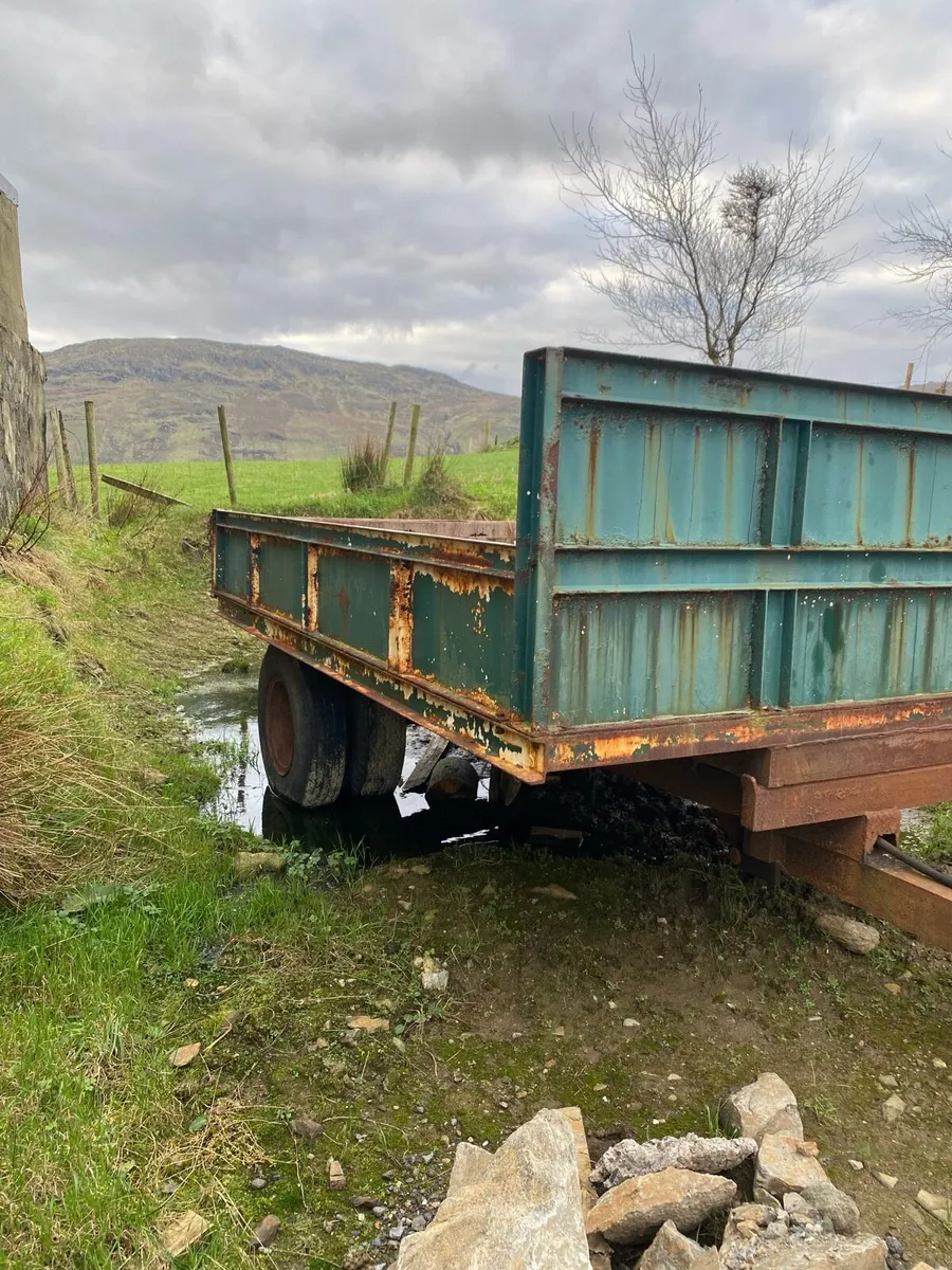 7ft x 10 1/2ft tipping trailer - Image 1