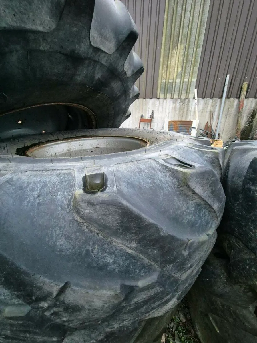 18 19.5 Rims and Tyres - Image 1