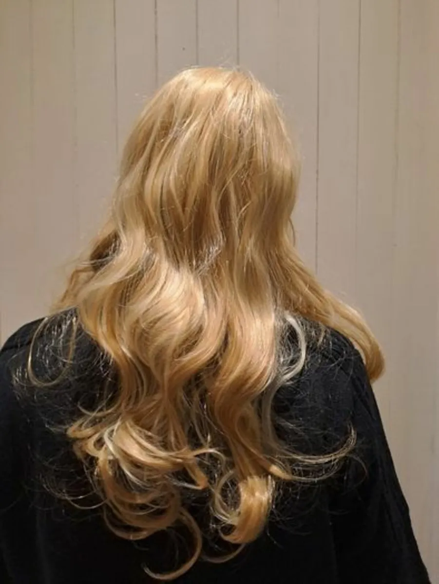 Honey blond curly long hair Wig - Image 1