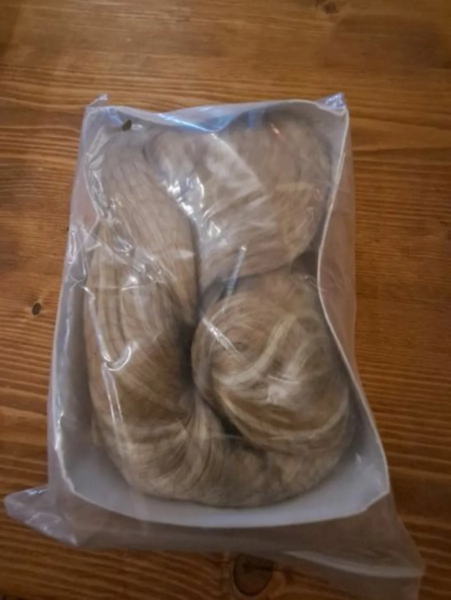 Honey blond curly long hair Wig - Image 2