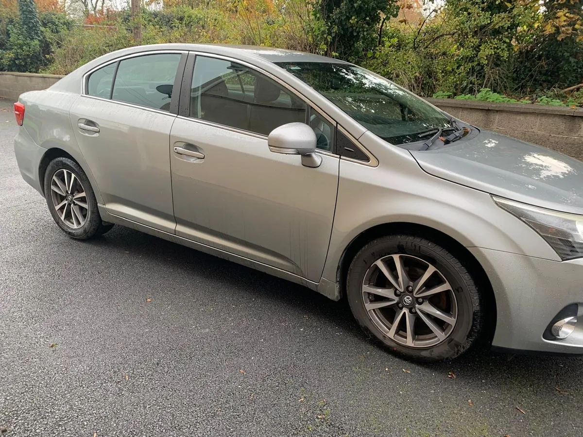 Silver Toyota Avensis - Image 1