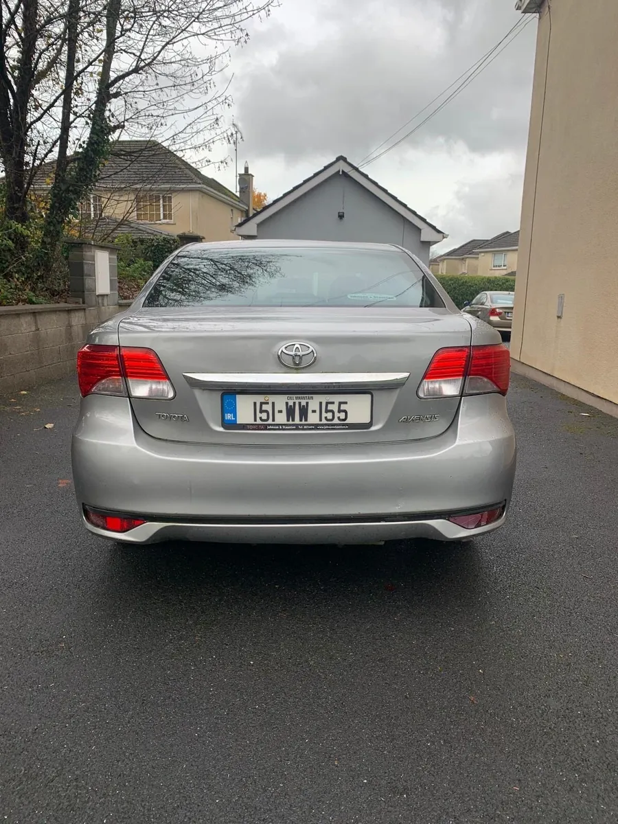 Silver Toyota Avensis - Image 3