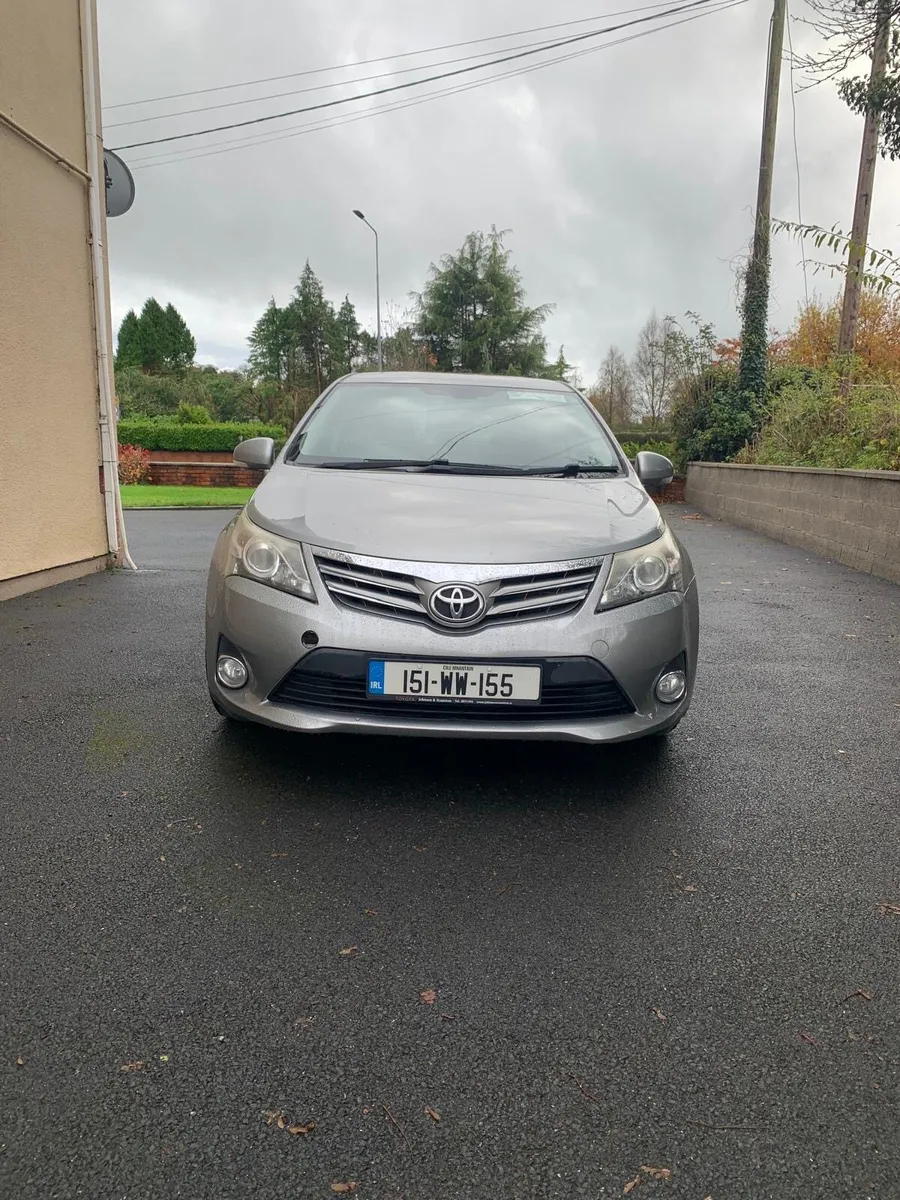 Silver Toyota Avensis - Image 4