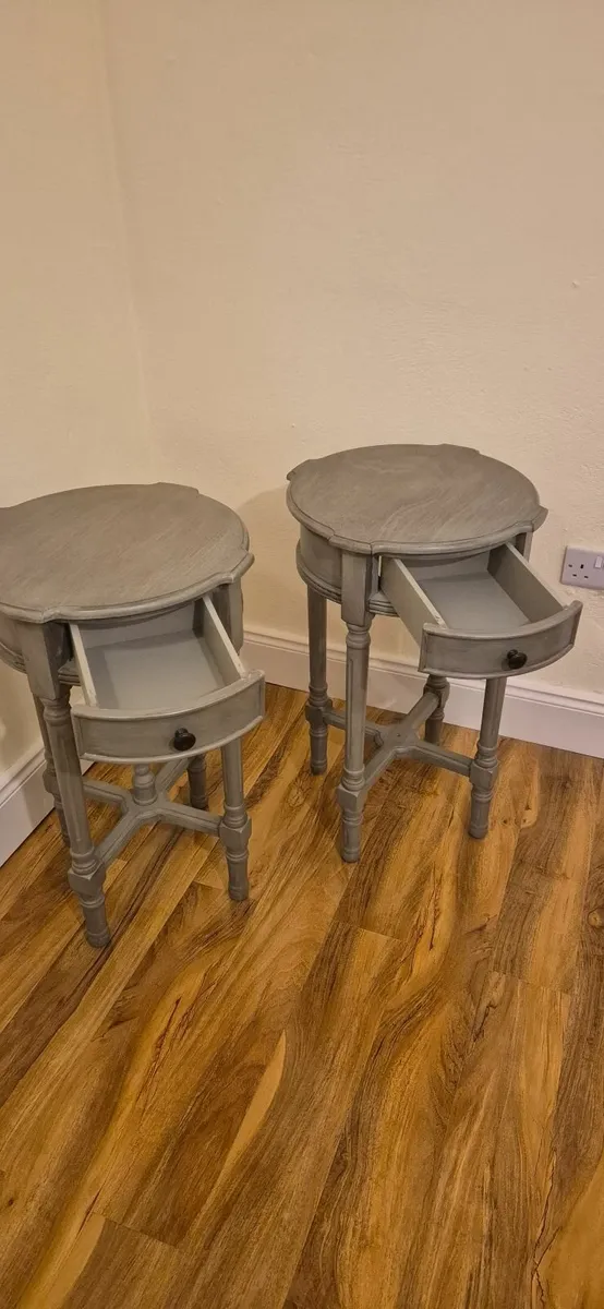 Two grey bedside tables with drawers - Image 3
