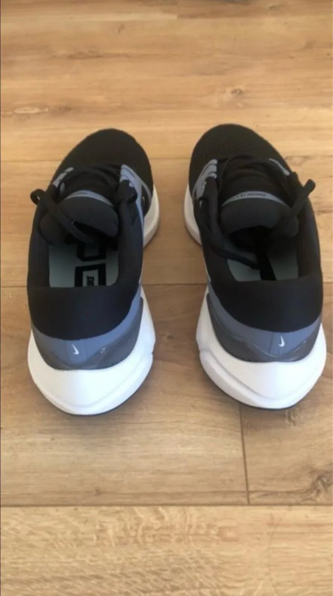 Nike Men's Air Zoom Vomero 16 - Image 2