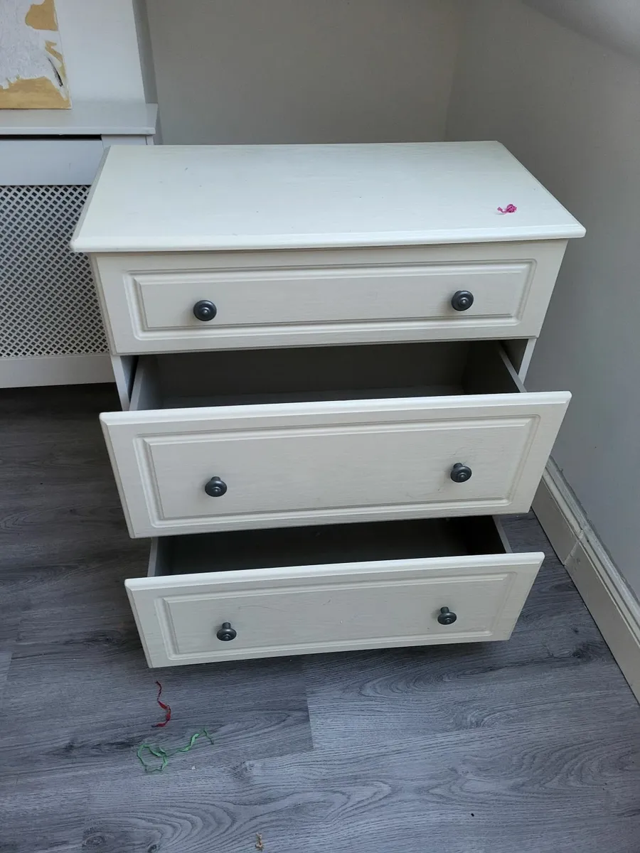 Bedroom white chest of drawers - Image 1