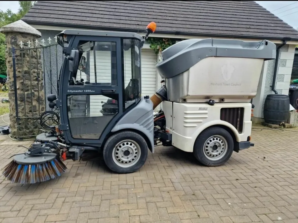 Hako Citymaster 1250 plus Road sweeper roadsweeper - Image 3