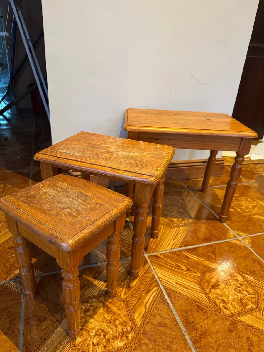3 wooden coffee tables - Image 1