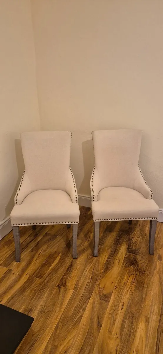 Table and two chairs - Image 2