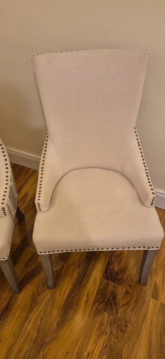 Table and two chairs - Image 3