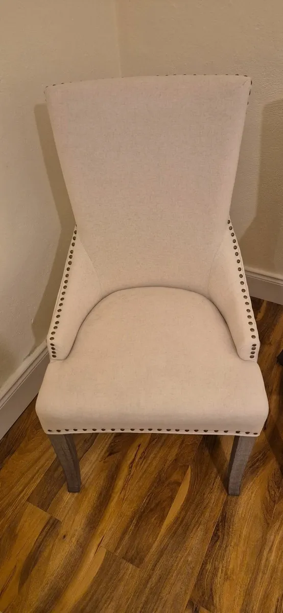 Table and two chairs - Image 4