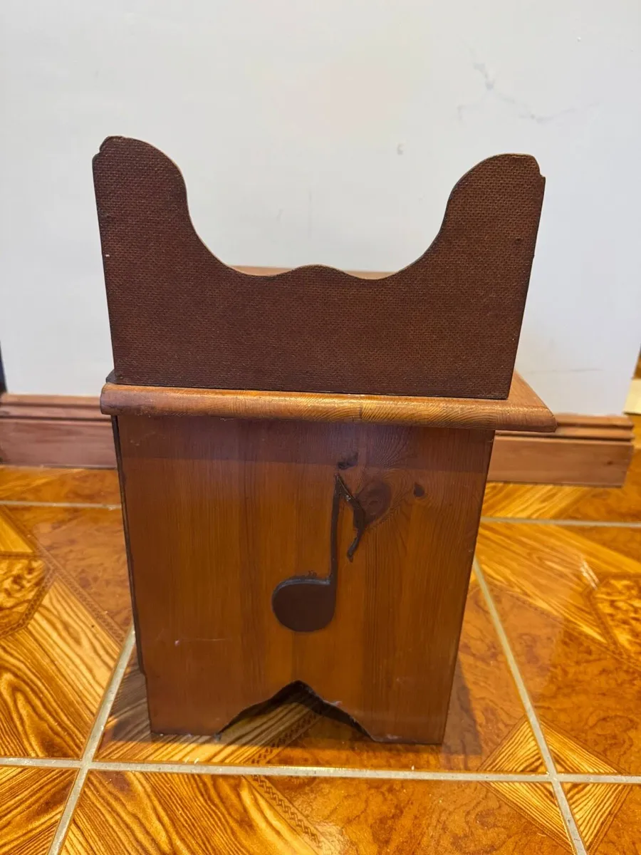Kids wooden storage bench / chair with music note - Image 2