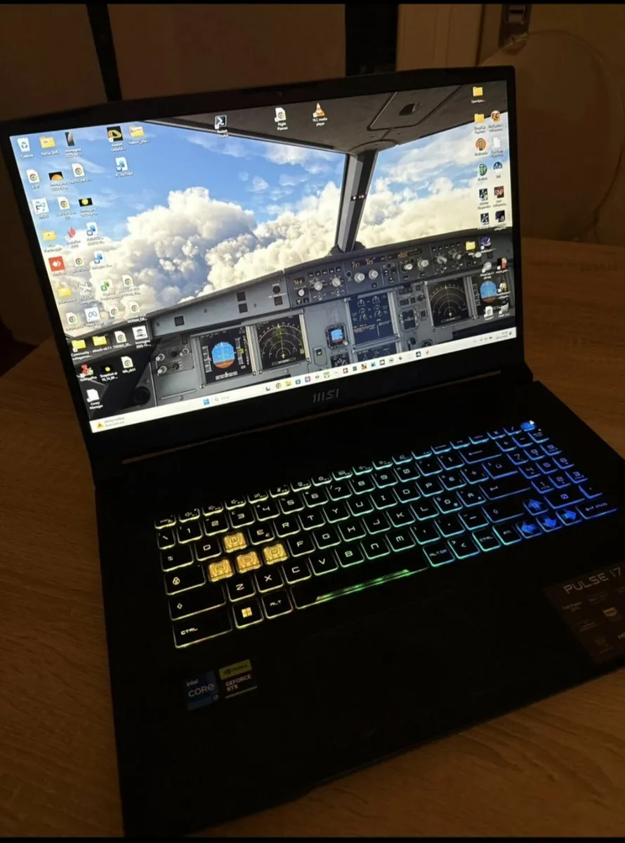 MSI Pulse 17 i7/RTX4060 16GB RAM 1TB SSD 144Hz - Image 1