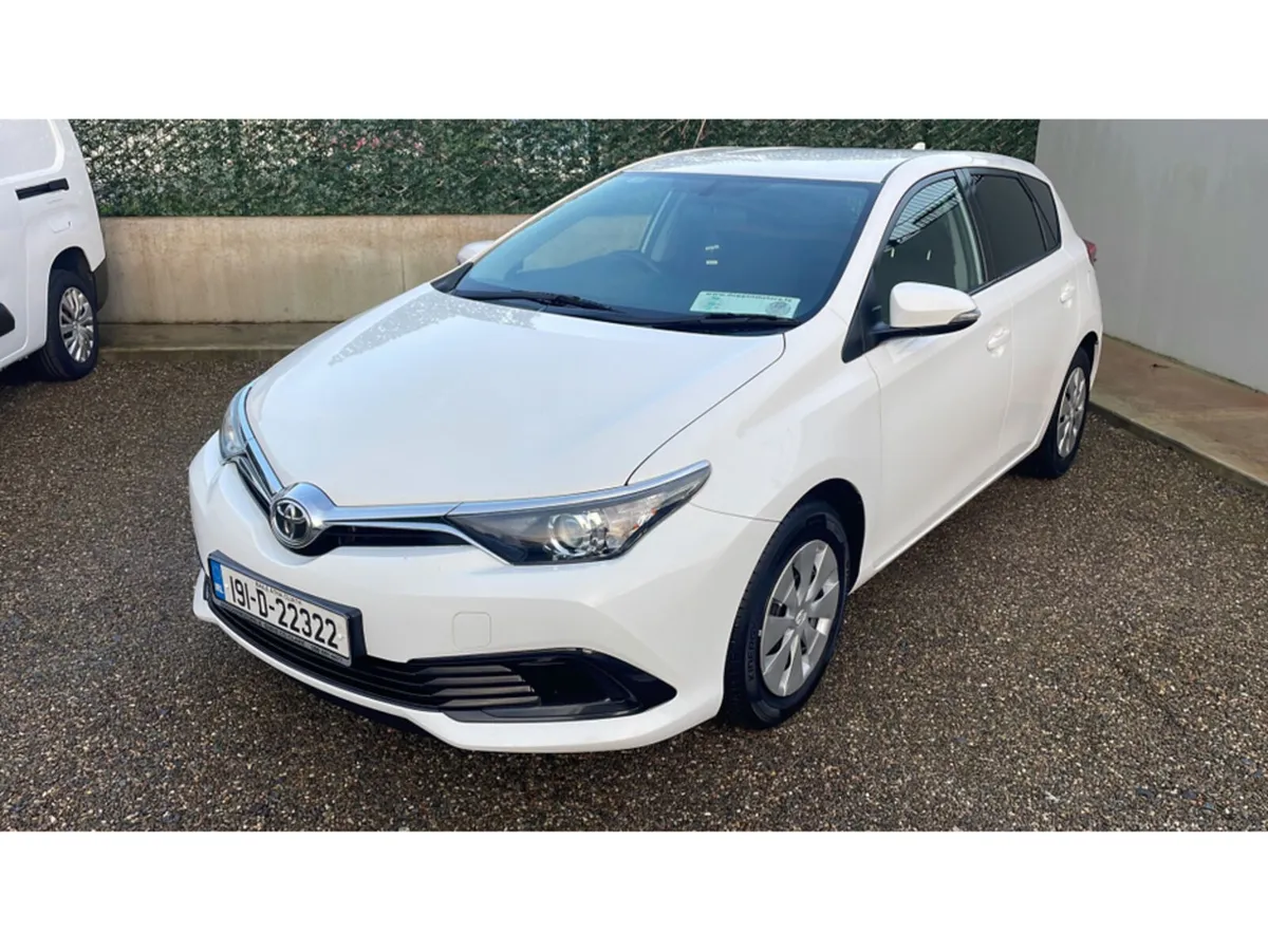 Toyota Auris 1.4 D-4D TERRA 4DR - Image 2