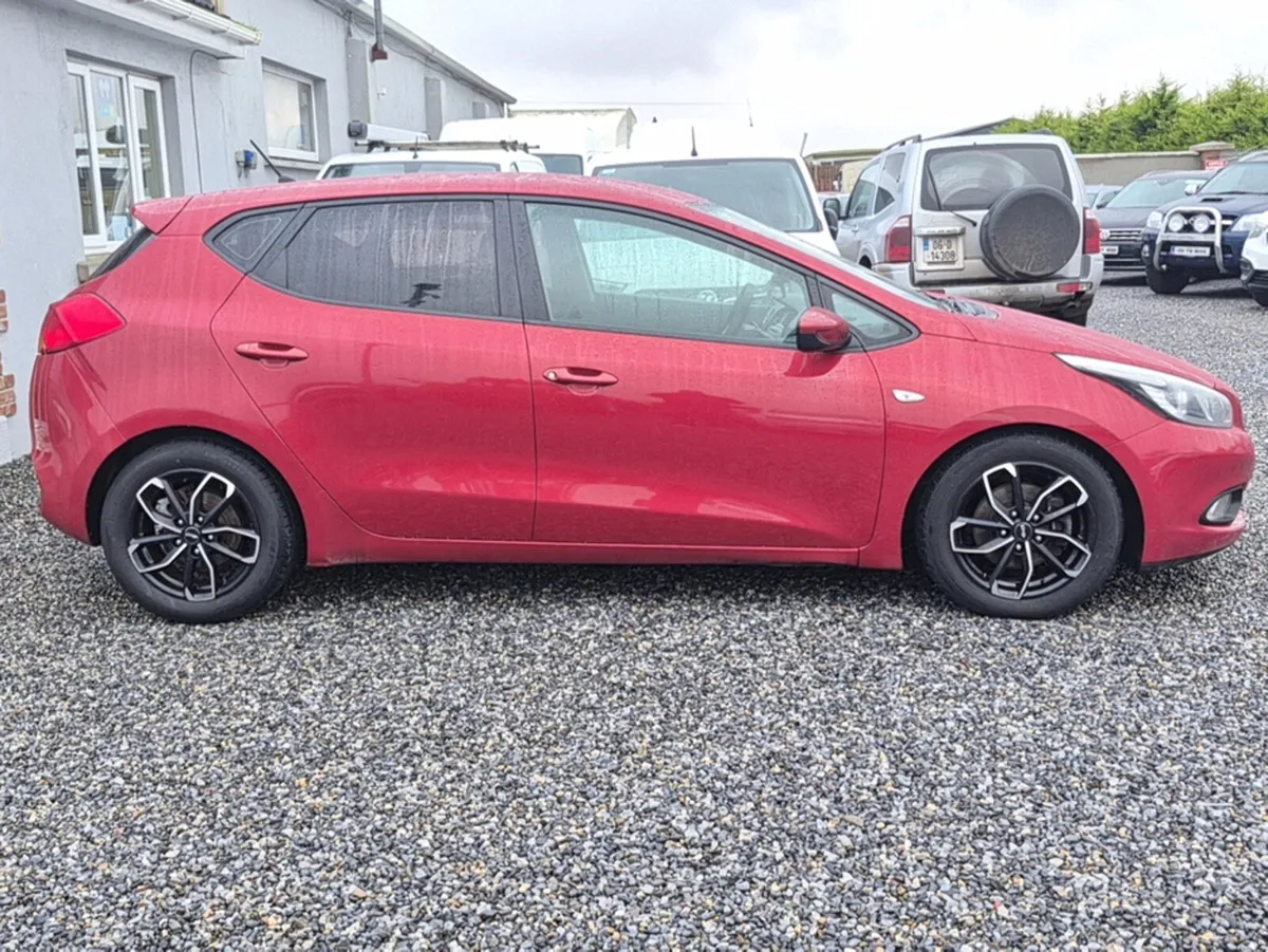 Kia Ceed Sport Model 1.6 Diesel, 17 inch Alloys, B - Image 3