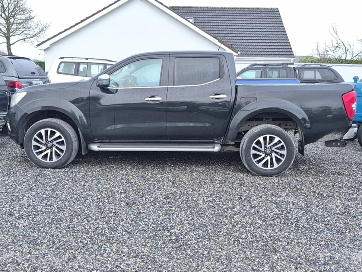 Nissan Navara 4 wheel drive N-Connecta Model Crewc - Image 2