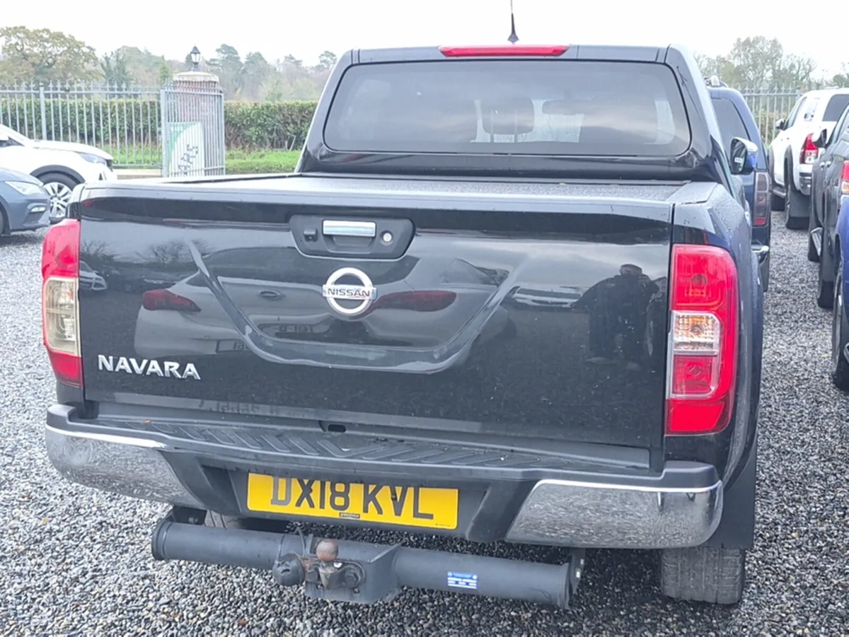 Nissan Navara 4 wheel drive N-Connecta Model Crewc - Image 4