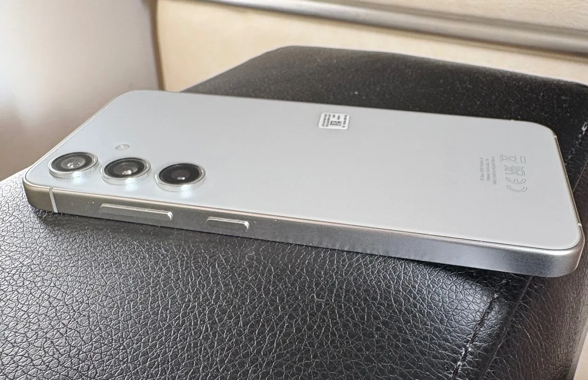 Samsung Galaxy S24 - Image 2