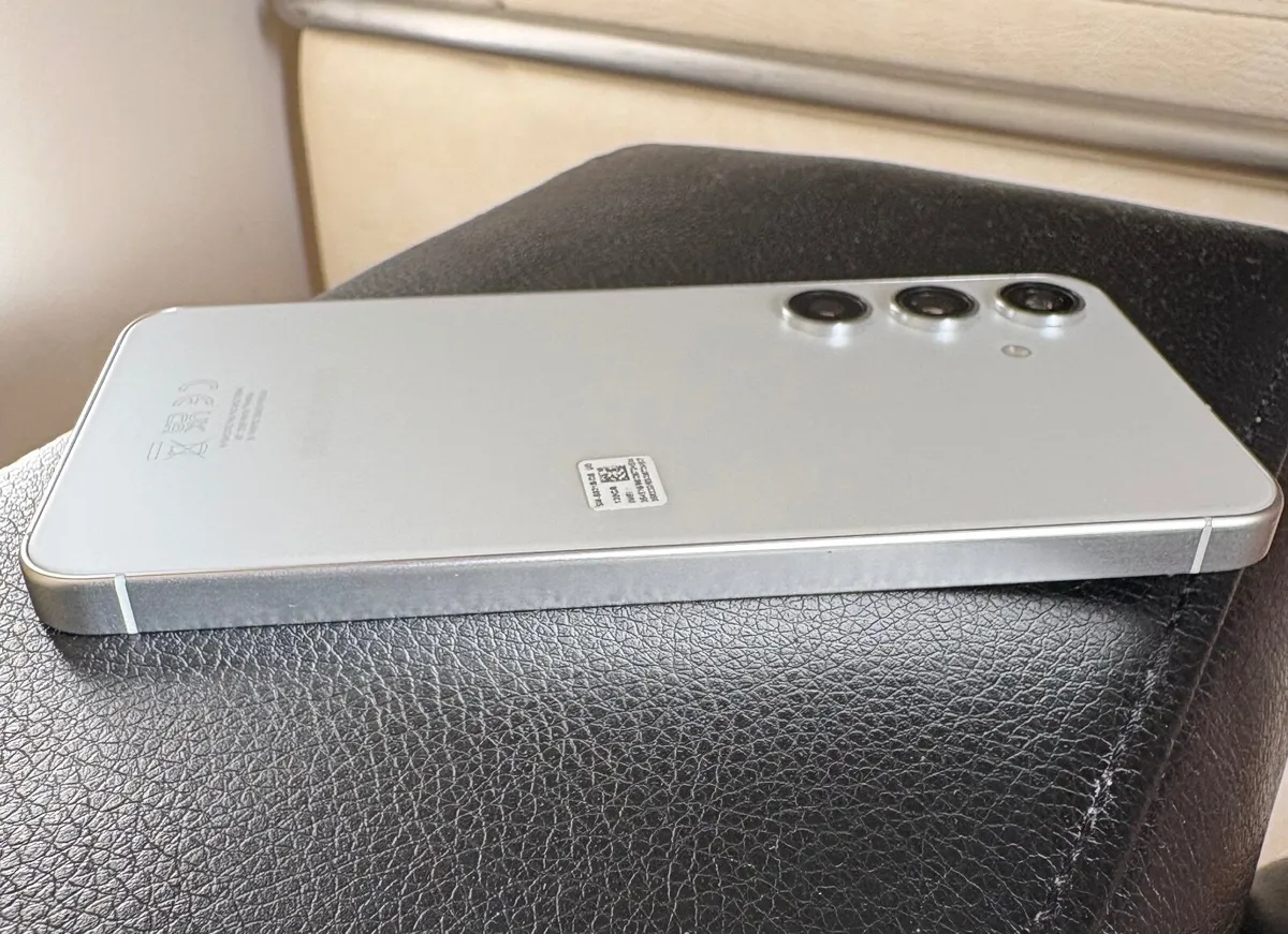 Samsung Galaxy S24 - Image 4