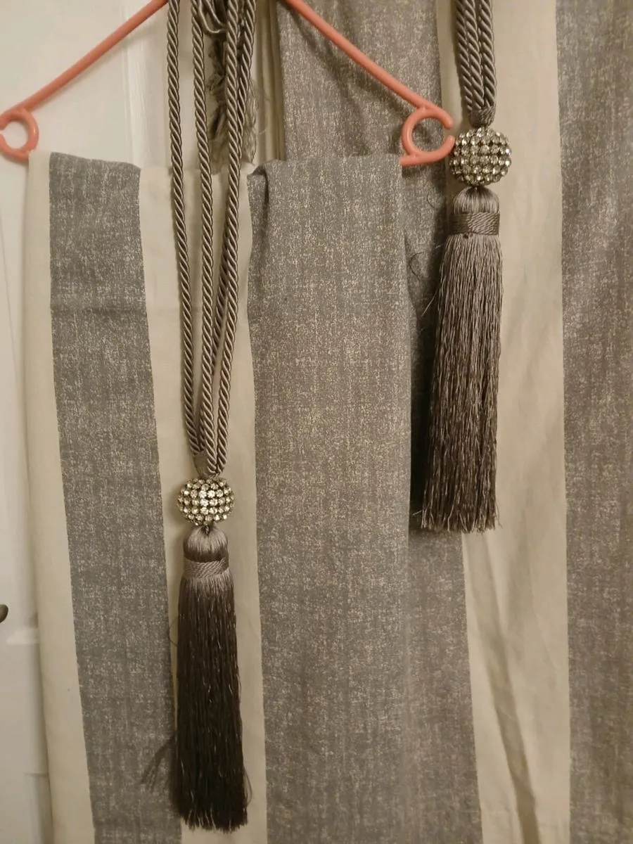 Sitting room curtina - Image 2