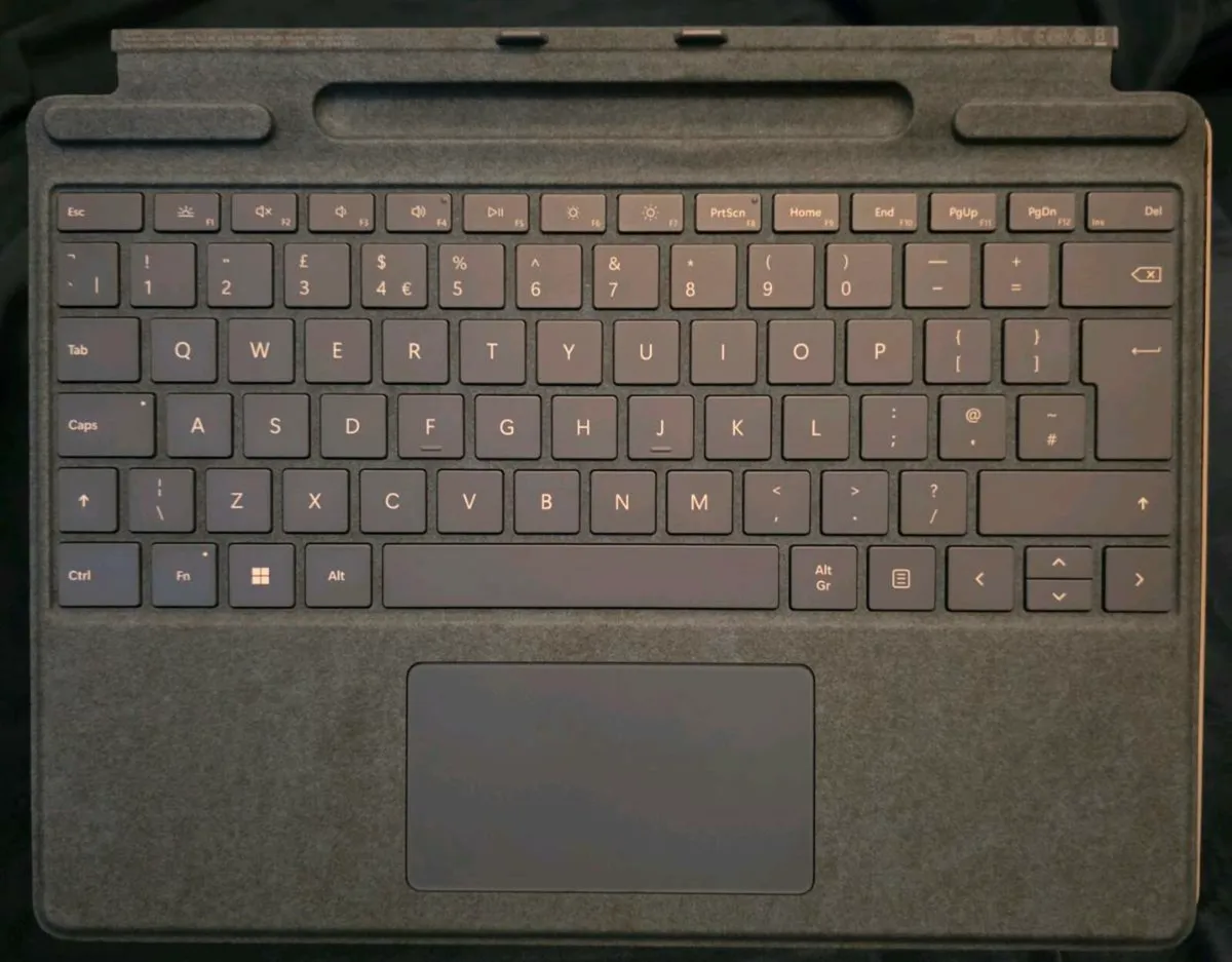 Microsoft Surface Pro Signature Keyboard -Sapphire - Image 2