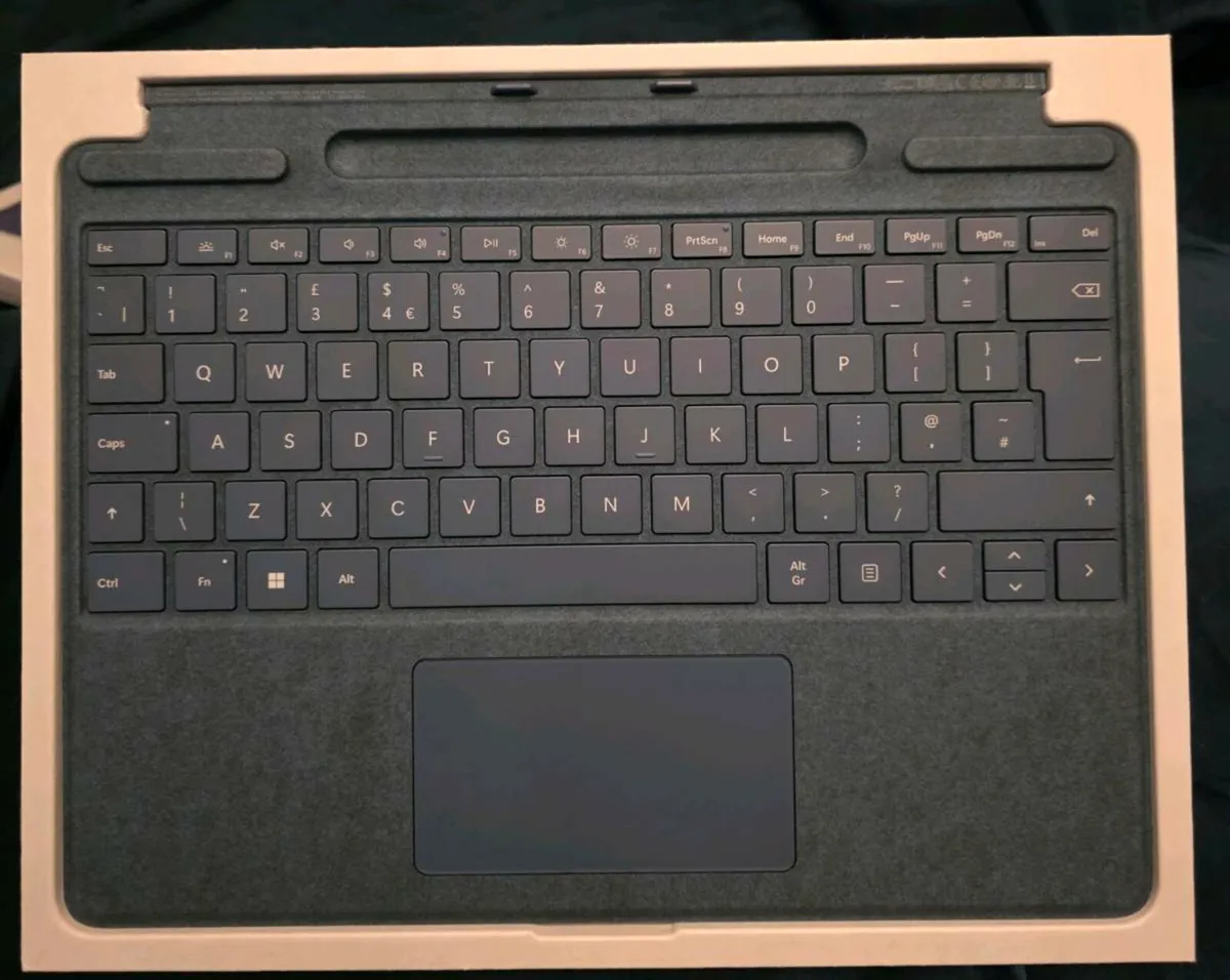 Microsoft Surface Pro Signature Keyboard -Sapphire - Image 4