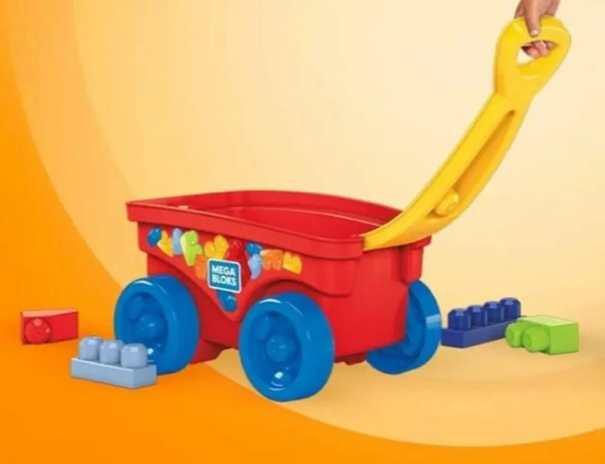 Mega blocks train and wagon - Image 1