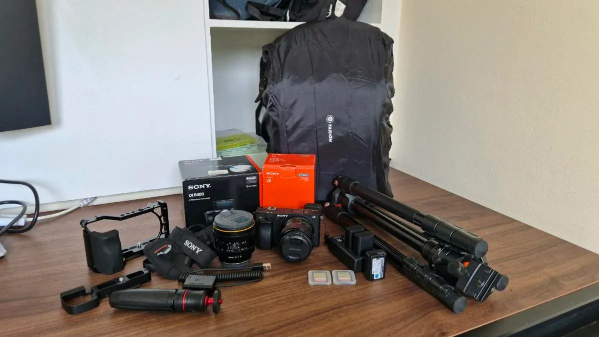 Sony a6400 Bundle - Image 2