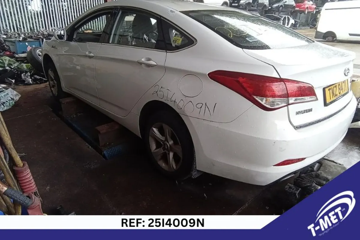 2013 HYUNDAI I40 BREAKING FOR PARTS - Image 4