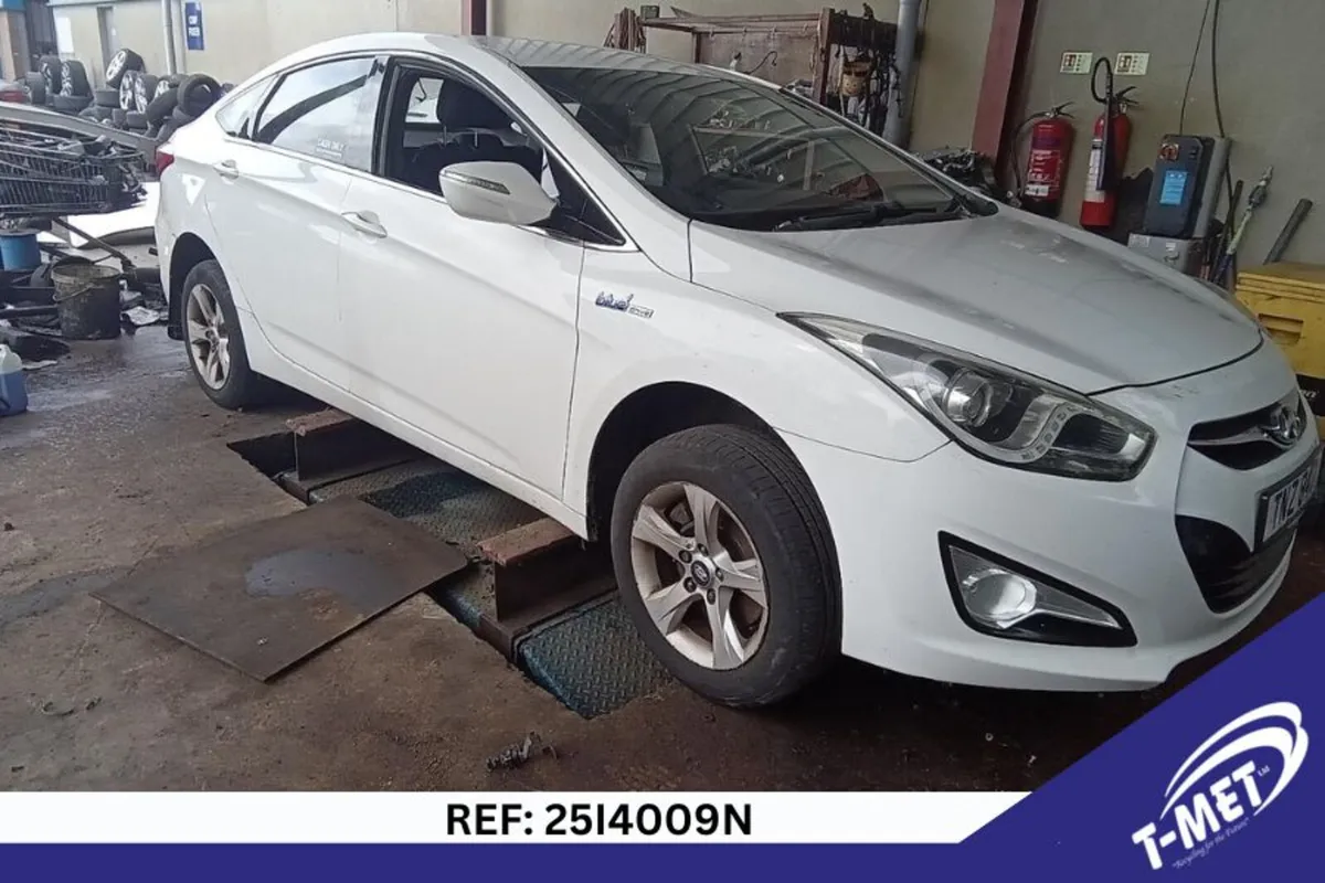 2013 HYUNDAI I40 BREAKING FOR PARTS - Image 1