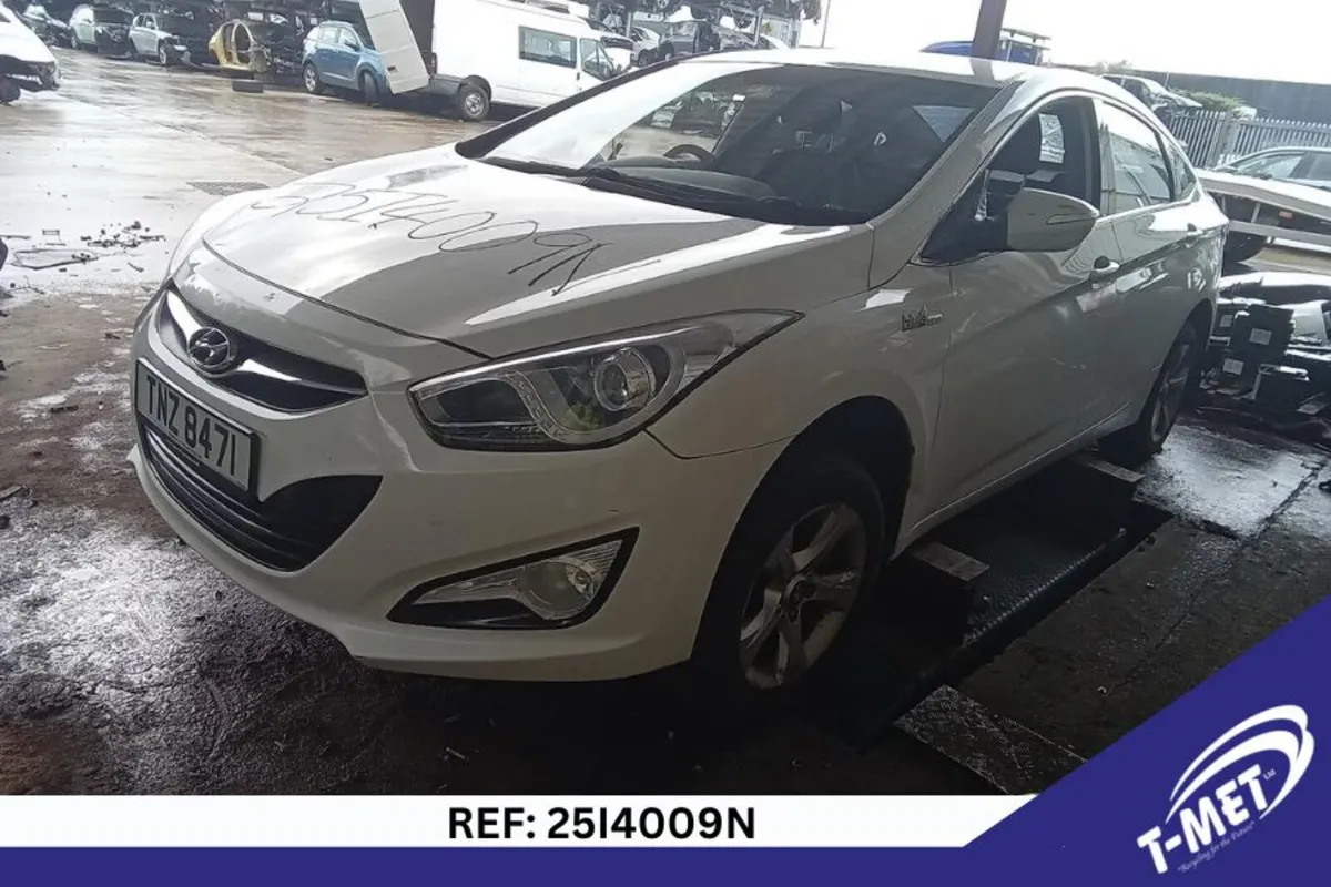 2013 HYUNDAI I40 BREAKING FOR PARTS - Image 3
