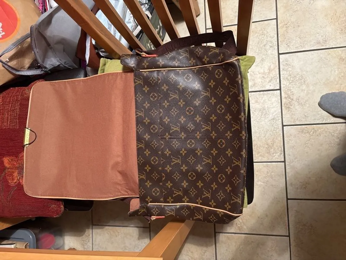 Louis Vuitton Abbesses Messenger Bag - Image 2