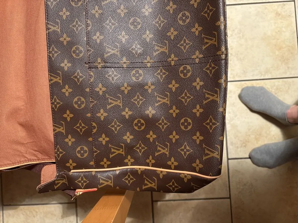 Louis Vuitton Abbesses Messenger Bag - Image 4