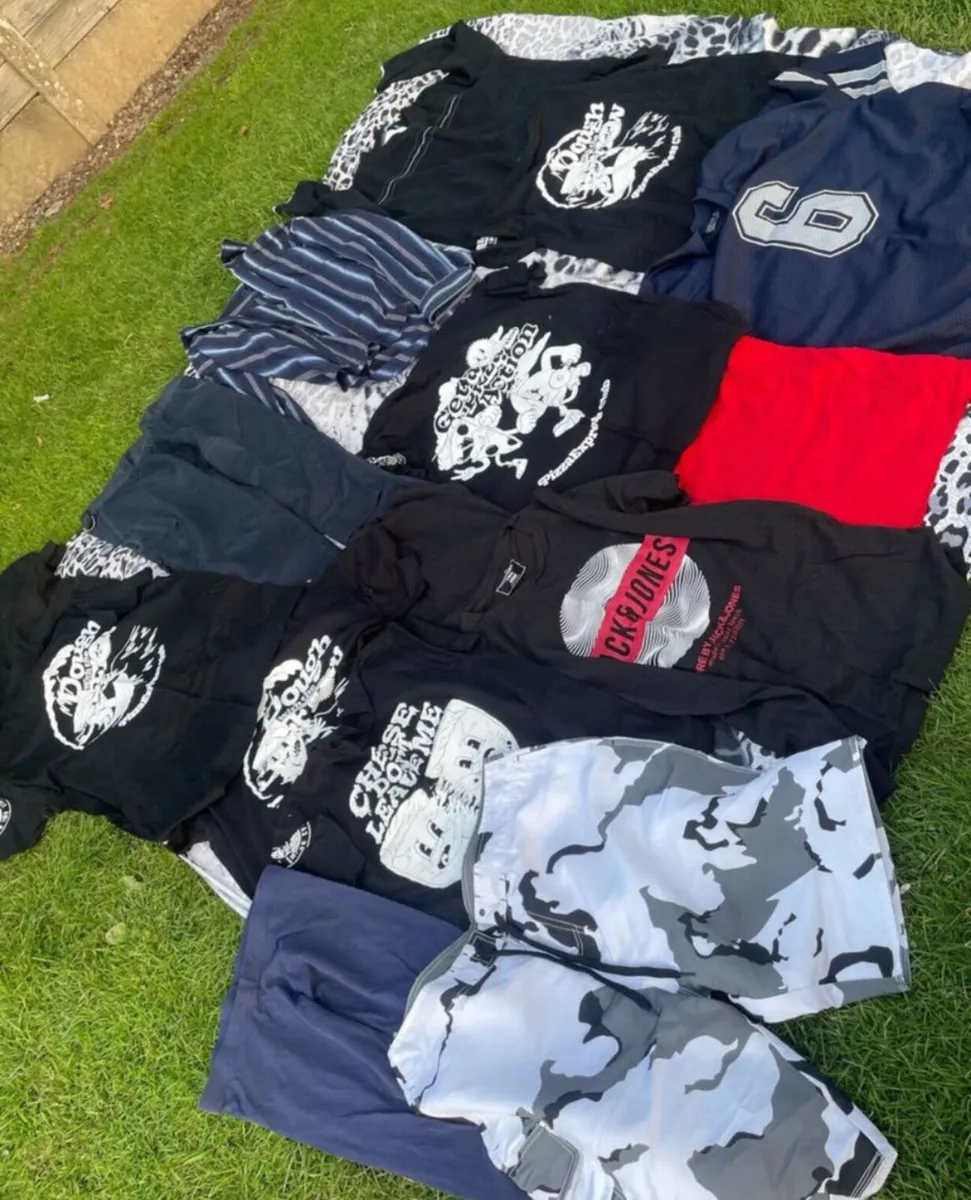 Lots of clothes - Image 1