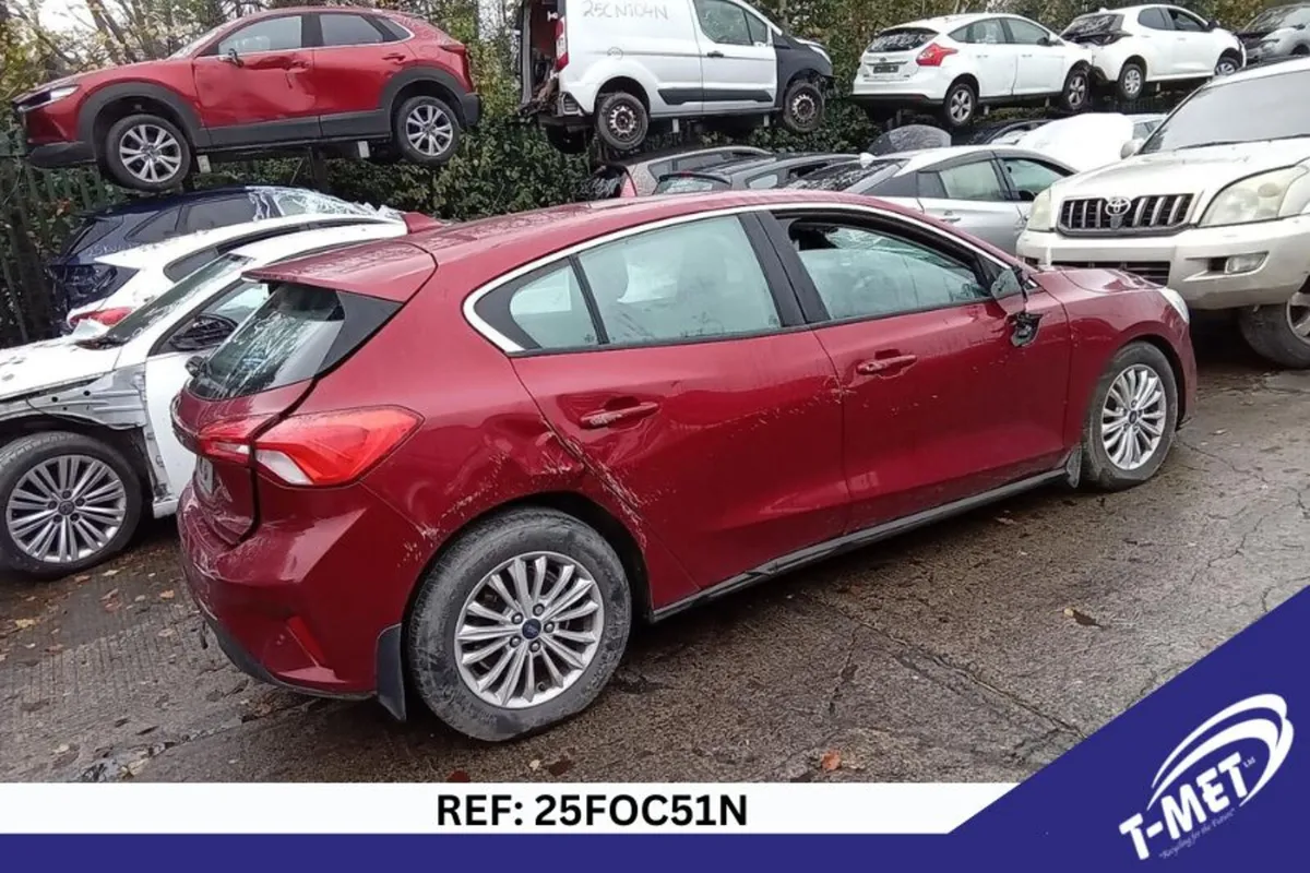 2019 FORD FOCUS BREAKING FOR PARTS - Image 2