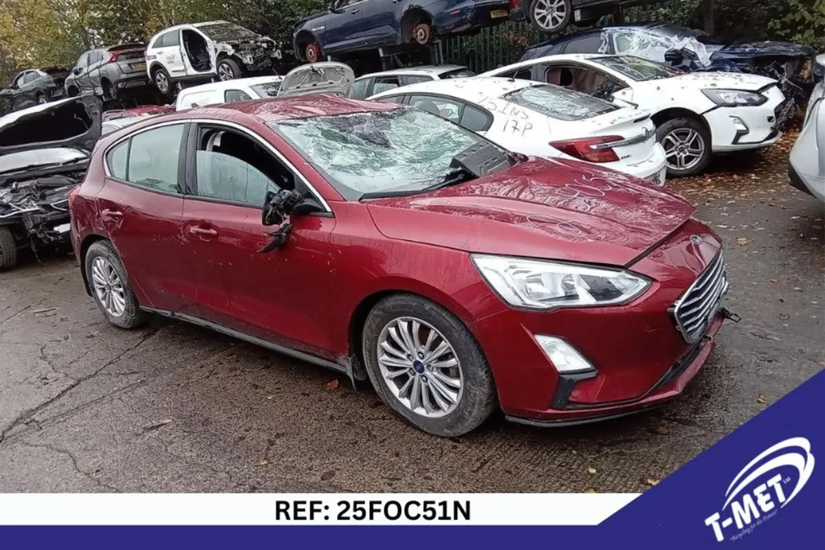 2019 FORD FOCUS BREAKING FOR PARTS - Image 1