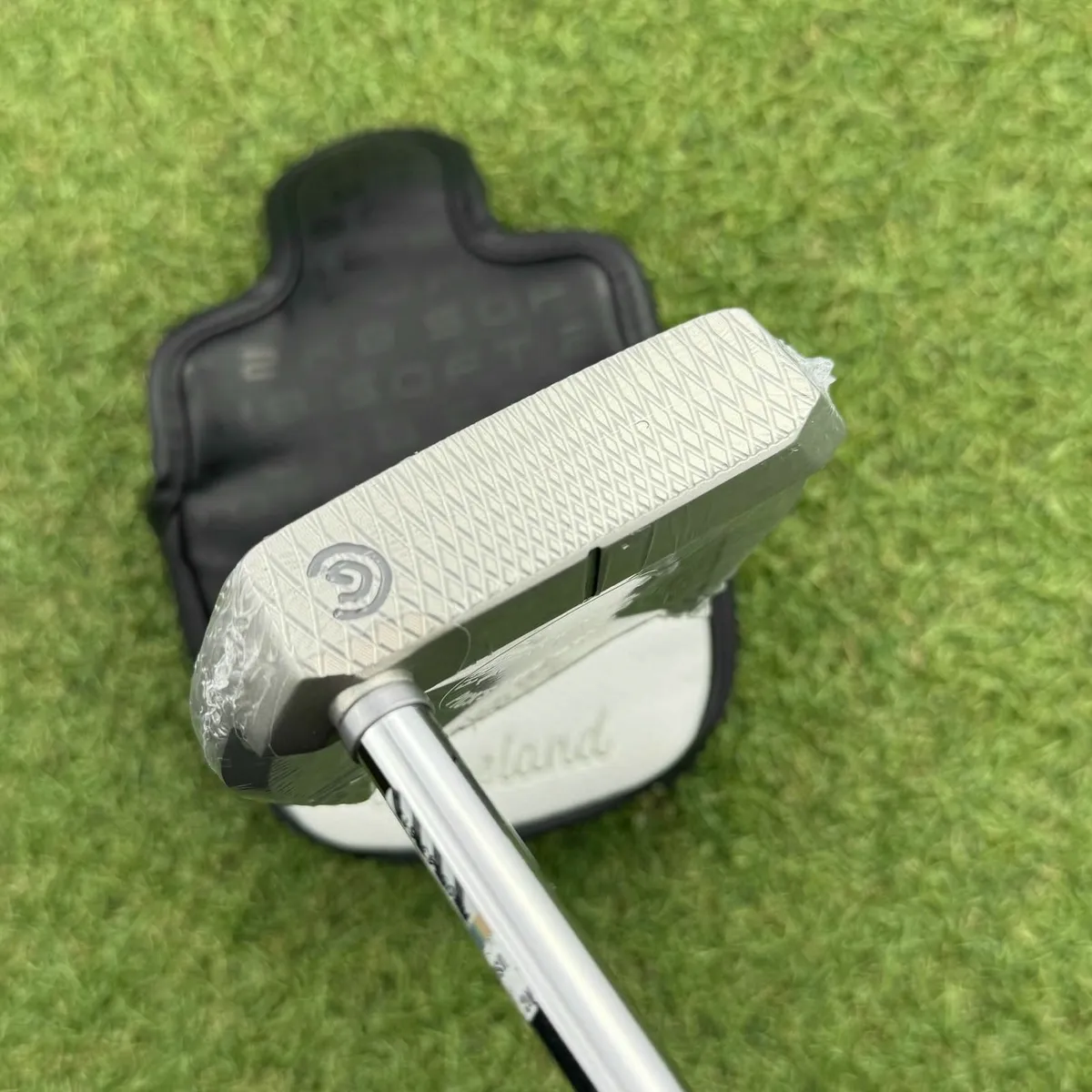 New Cleveland HB Soft 2 Retreve Putter / 35″ - Image 3