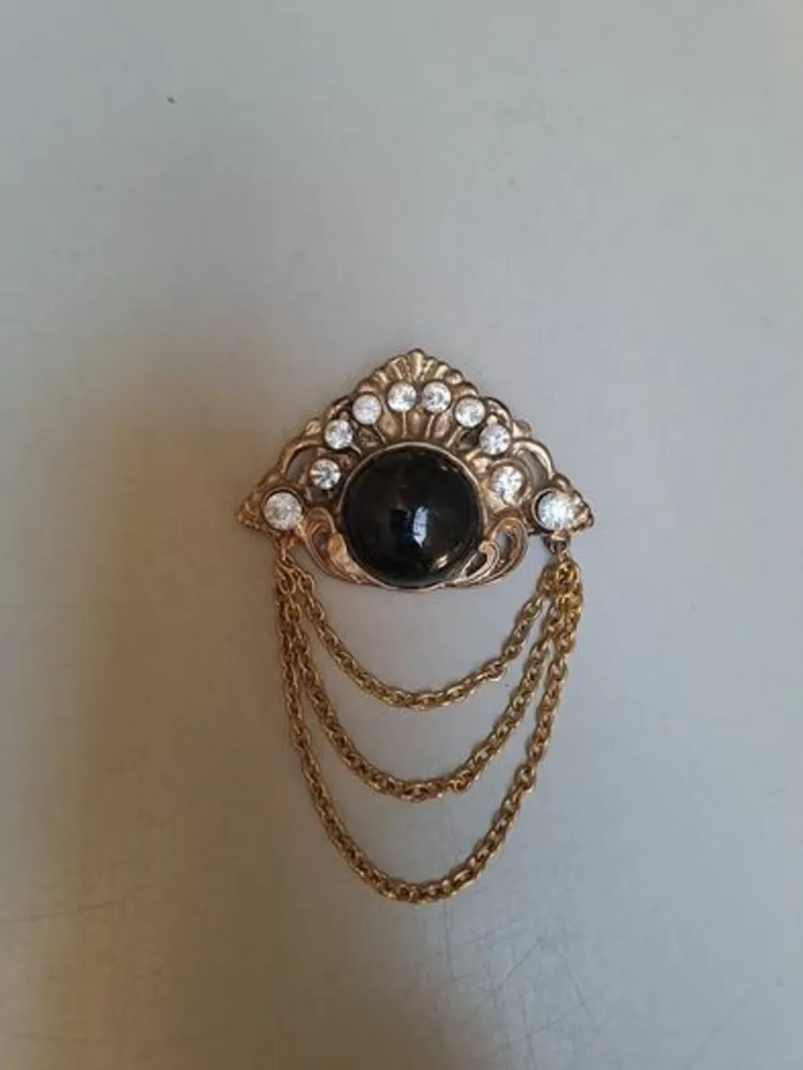 Large triangular brooch - Image 1