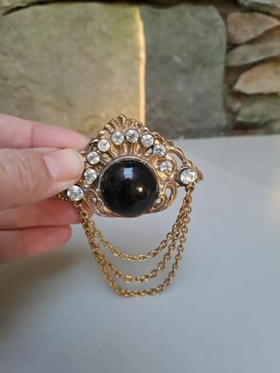 Large triangular brooch - Image 3