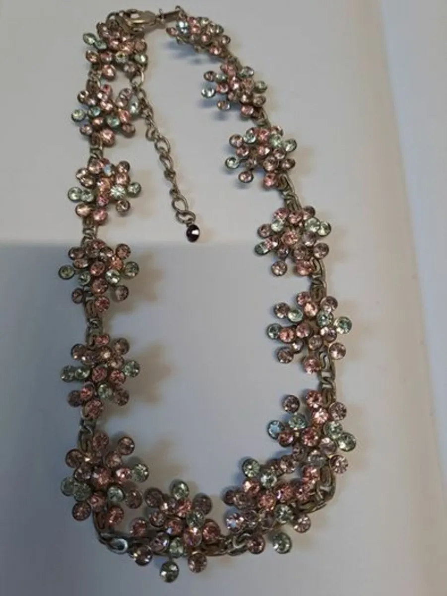 Pink and diamond flowers Necklace - Image 1