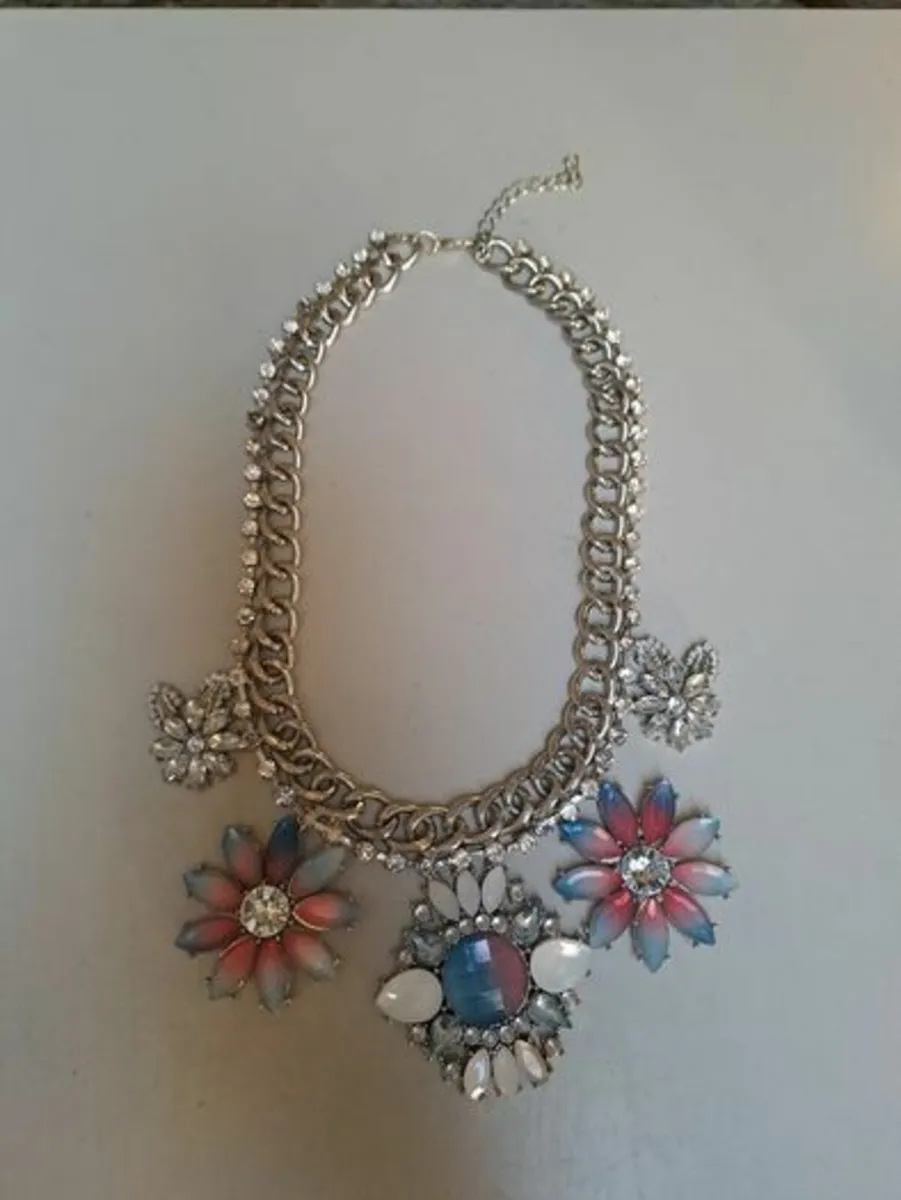 Flowers and diamonds Necklace - Image 1