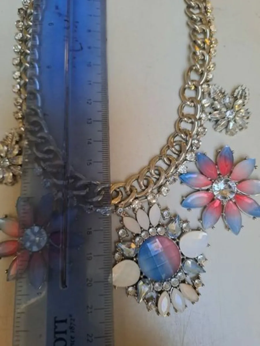 Flowers and diamonds Necklace - Image 3