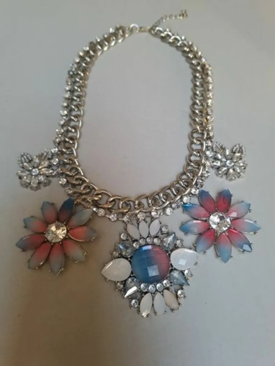 Flowers and diamonds Necklace - Image 4