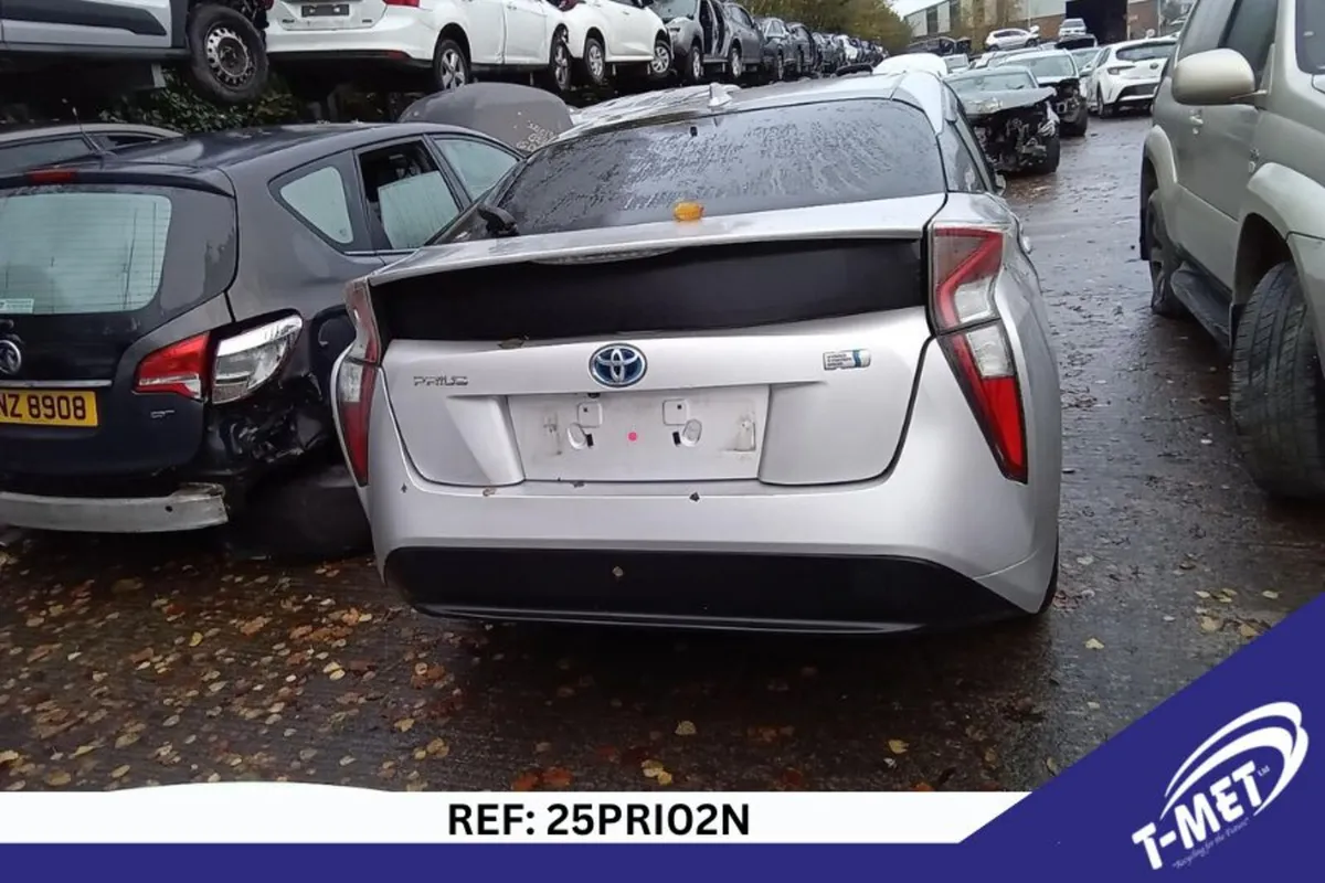 2016 TOYOTA PRIUS BREAKING FOR PARTS - Image 4