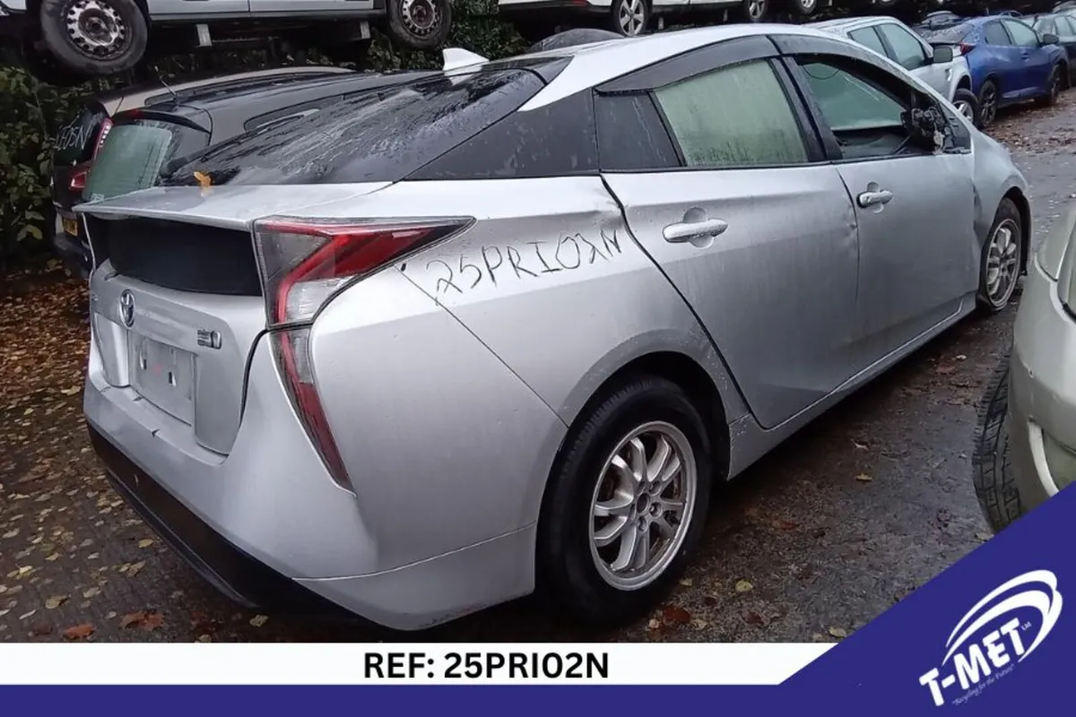 2016 TOYOTA PRIUS BREAKING FOR PARTS - Image 3