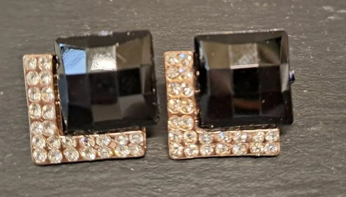Black square and diamonds Earrings - Image 1